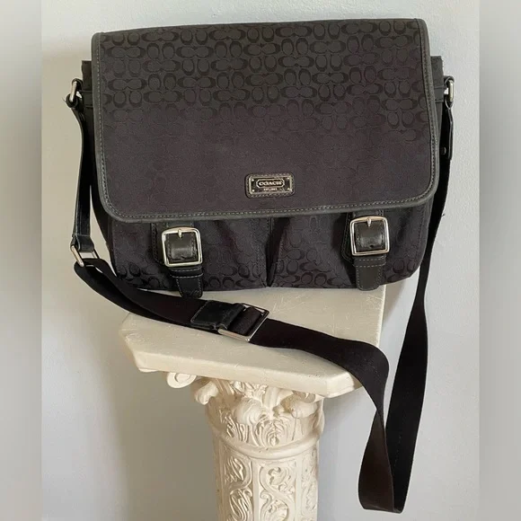 Black coach laptop bag outlet